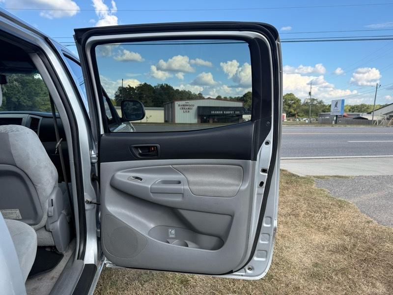 Toyota Tacoma PreRunner Double Cab Auto 2WD 2011