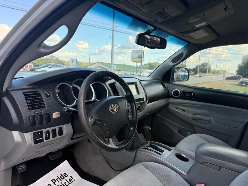 Toyota Tacoma PreRunner Double Cab Auto 2WD 2011