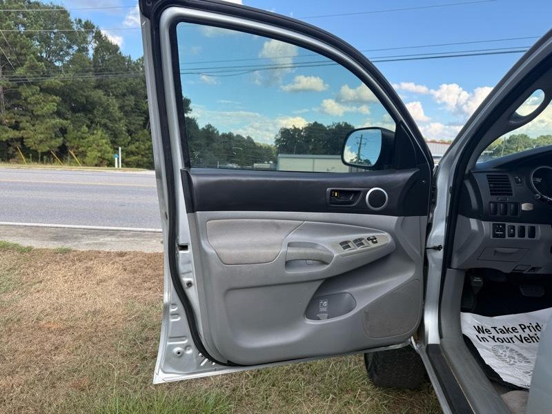 Toyota Tacoma PreRunner Double Cab Auto 2WD 2011