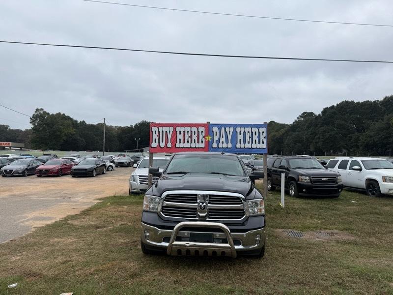 2016 RAM 1500 Express 4x4 Quad Cab 6'4" Box
