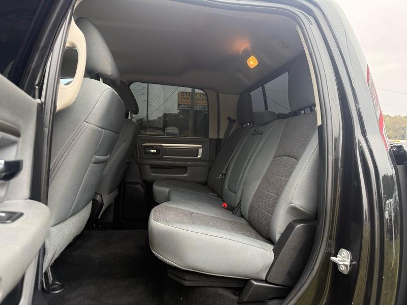 RAM 1500 Express 4x4 Quad Cab 6'4" Box 2016