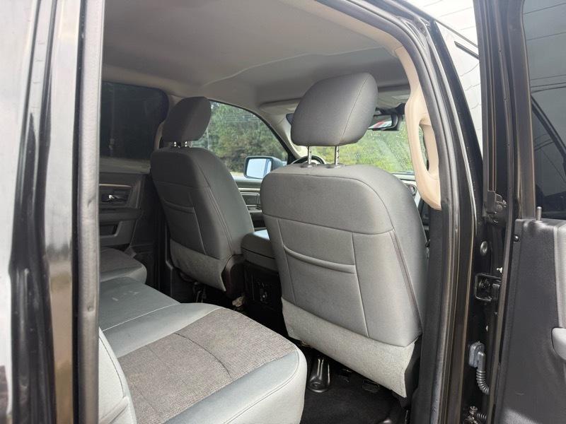 RAM 1500 Express 4x4 Quad Cab 6'4" Box 2016