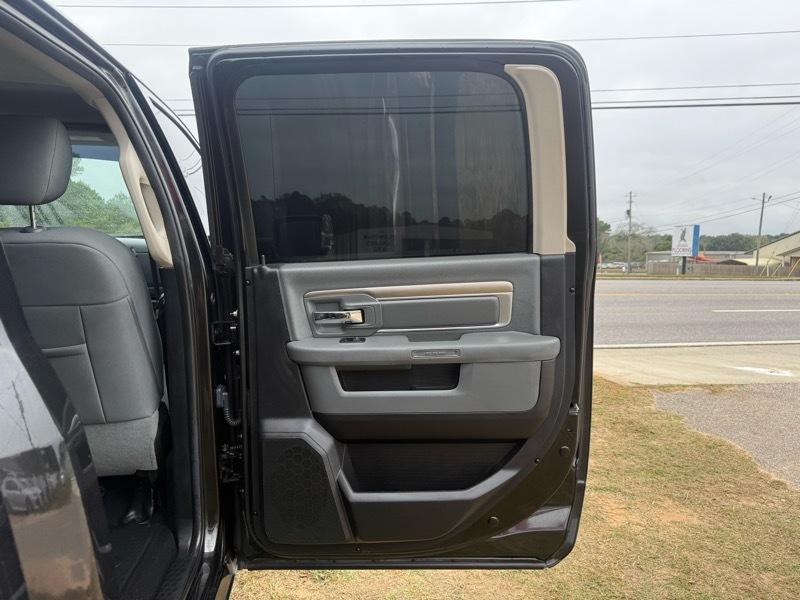 RAM 1500 Express 4x4 Quad Cab 6'4" Box 2016