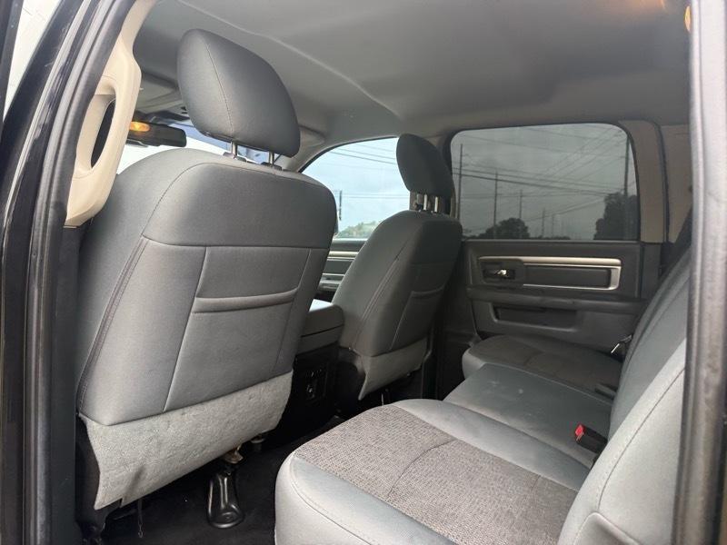 RAM 1500 Express 4x4 Quad Cab 6'4" Box 2016