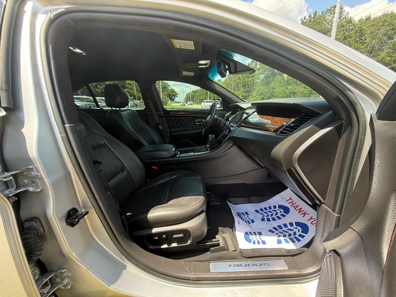 Ford Taurus Limited FWD 2019