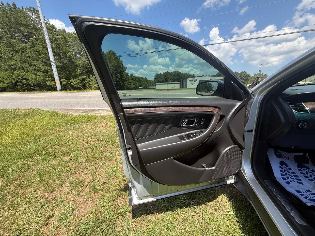 Ford Taurus Limited FWD 2019