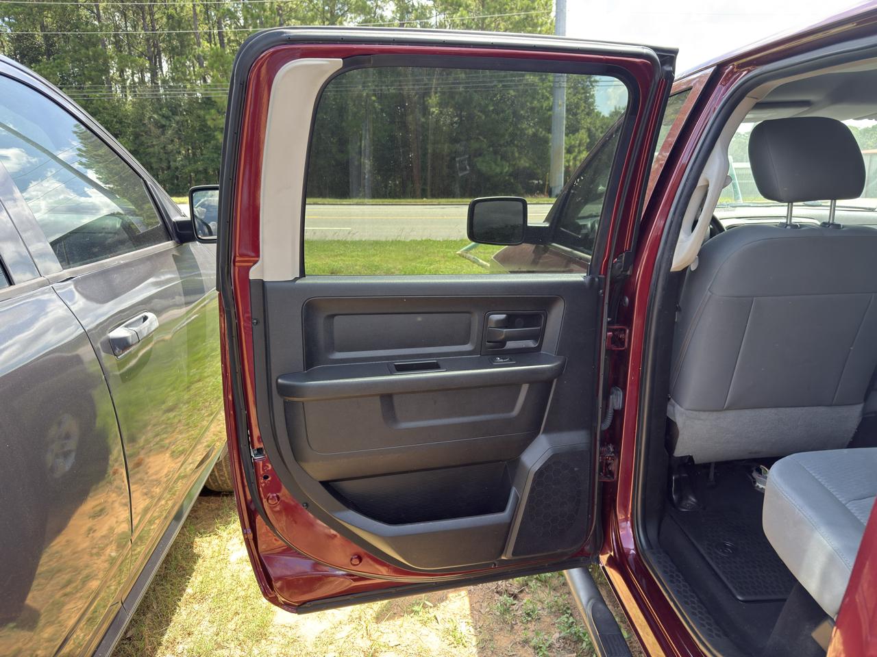 RAM 1500 Classic Tradesman Crew Cab SWB 2WD 2020