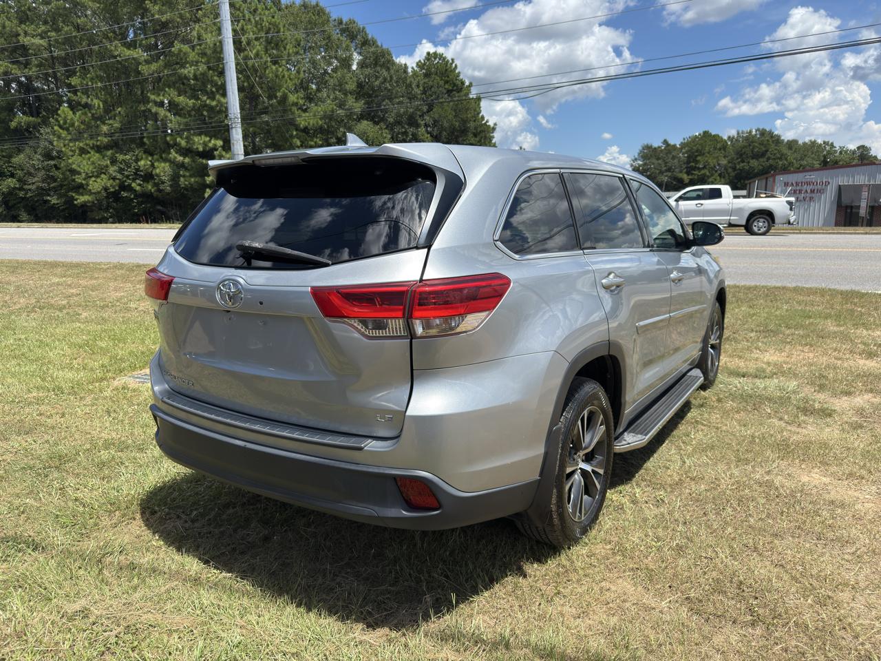 Toyota Highlander LE Plus FWD V6 2018