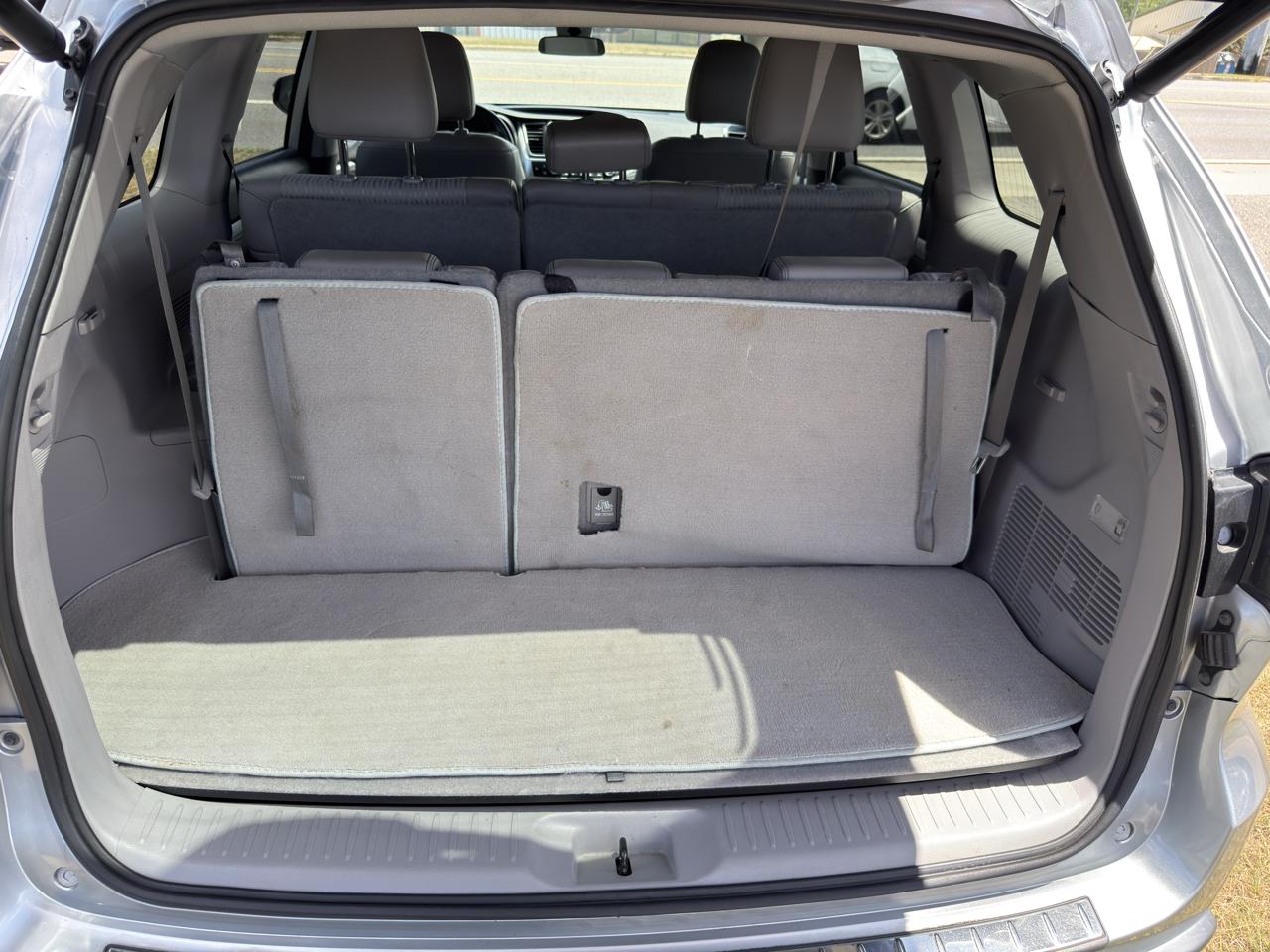 Toyota Highlander LE Plus FWD V6 2018