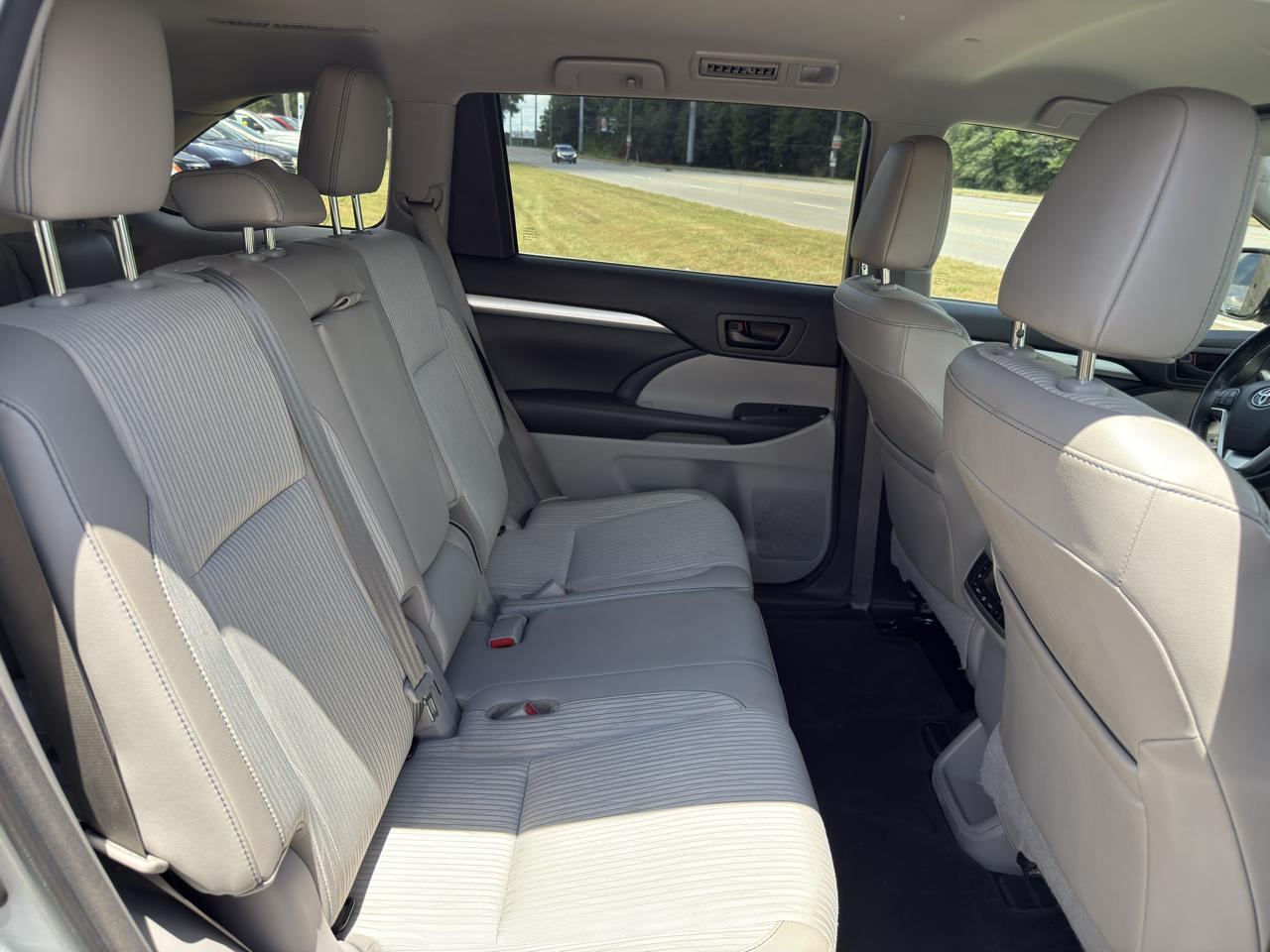 Toyota Highlander LE Plus FWD V6 2018