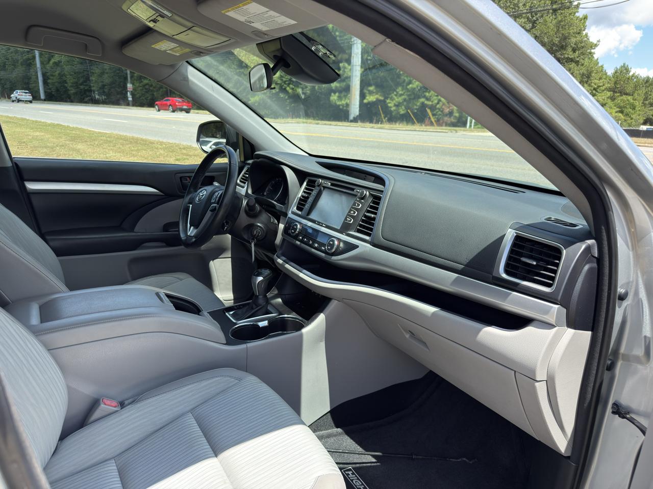 Toyota Highlander LE Plus FWD V6 2018