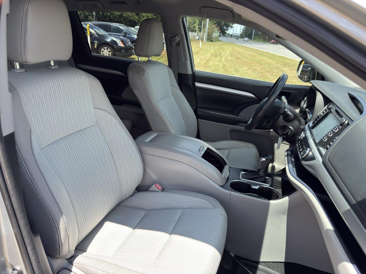 Toyota Highlander LE Plus FWD V6 2018
