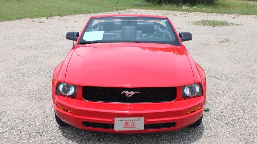 2005 Ford Mustang V6 Deluxe Convertible