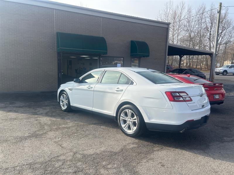 Ford Taurus SE FWD 2015