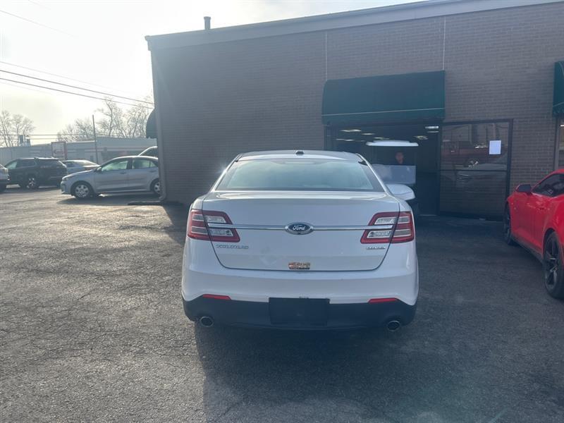 Ford Taurus SE FWD 2015