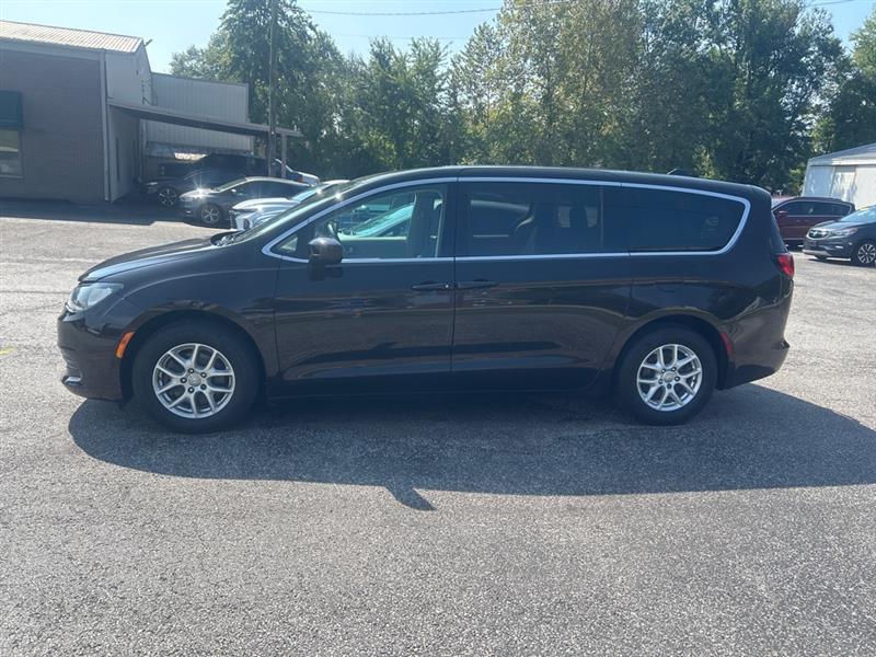 Chrysler Pacifica LX 2017