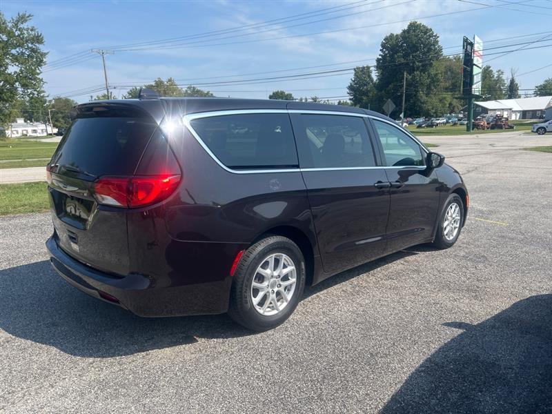 Chrysler Pacifica LX 2017