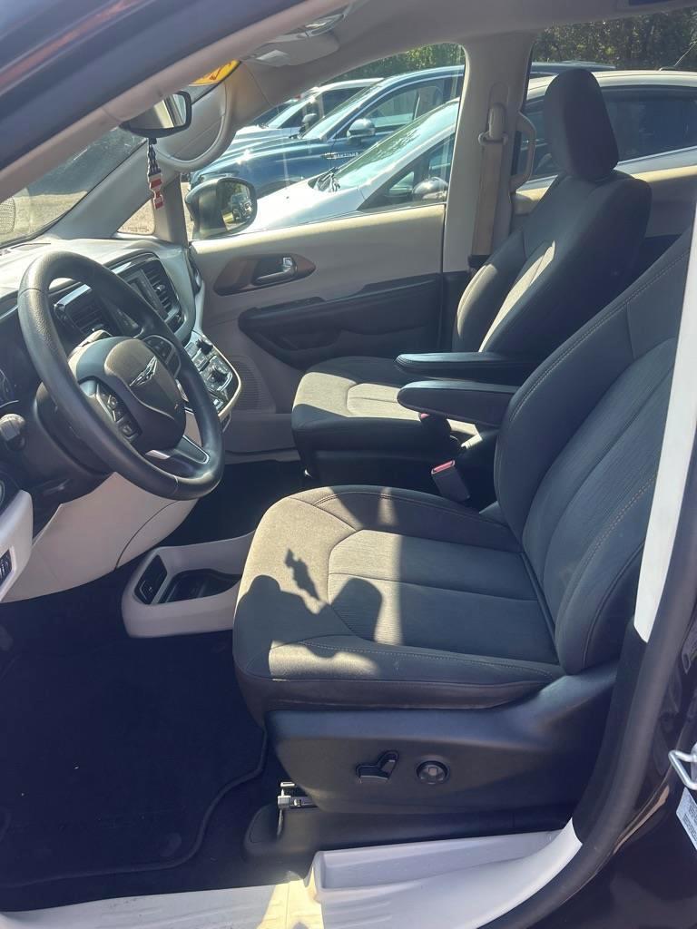 Chrysler Pacifica LX 2017