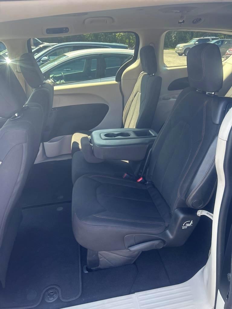 Chrysler Pacifica LX 2017
