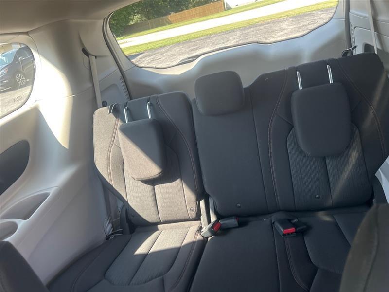 Chrysler Pacifica LX 2017