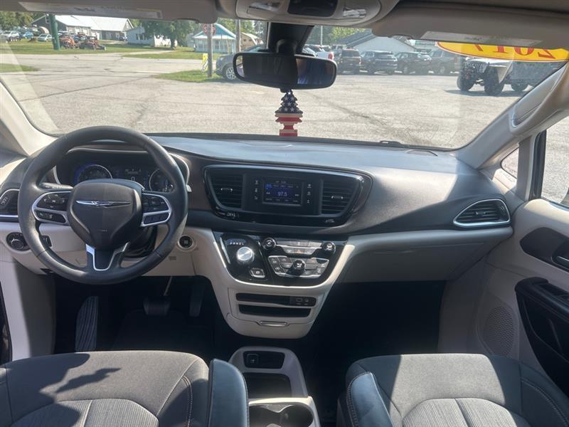 Chrysler Pacifica LX 2017