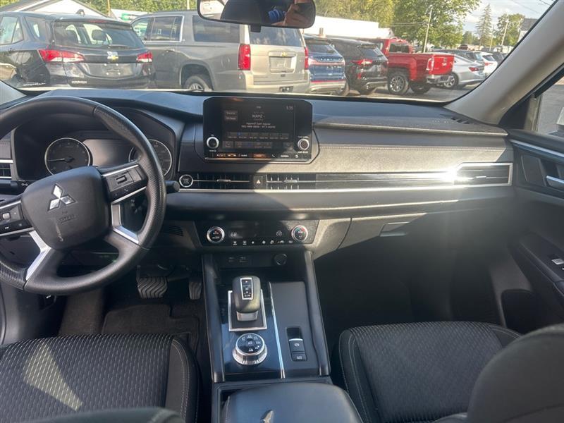 Mitsubishi Outlander ES 4WD 2022