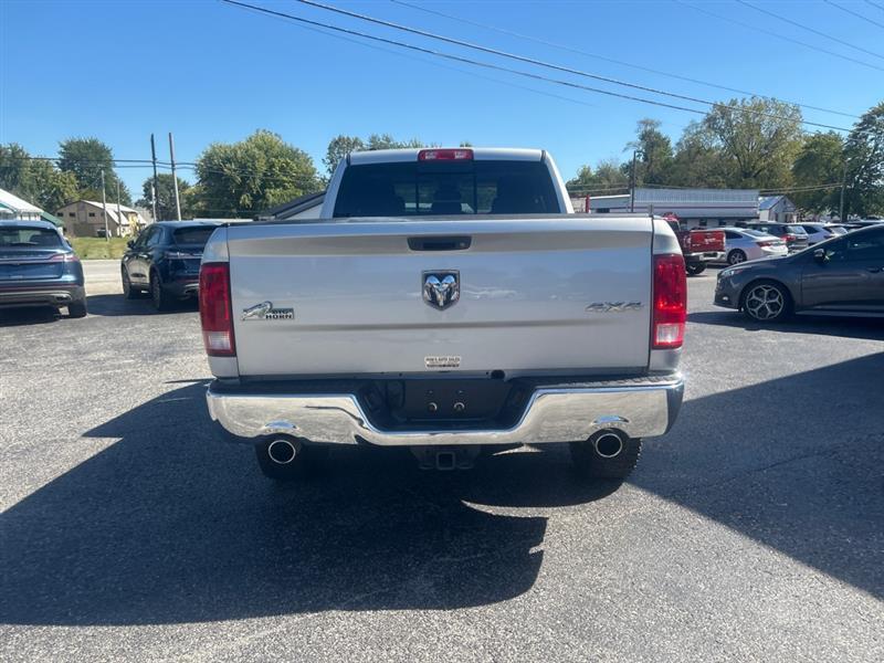 RAM 1500 SLT Quad Cab 4WD 2016