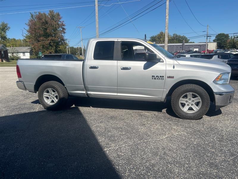 RAM 1500 SLT Quad Cab 4WD 2016