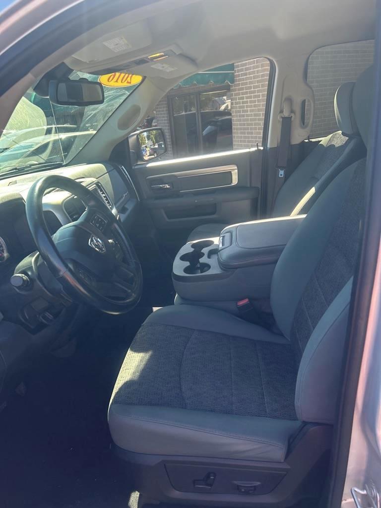 RAM 1500 SLT Quad Cab 4WD 2016