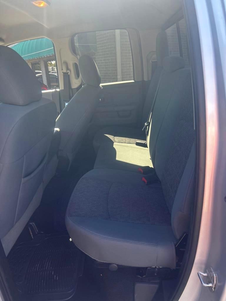 RAM 1500 SLT Quad Cab 4WD 2016