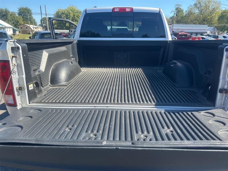 RAM 1500 SLT Quad Cab 4WD 2016