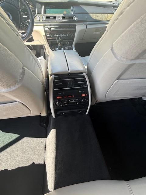 BMW 7-Series 750Li xDrive 2014