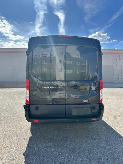 Ford Transit 250 Van Med. Roof w/Sliding Pass. 148-in. WB 2015