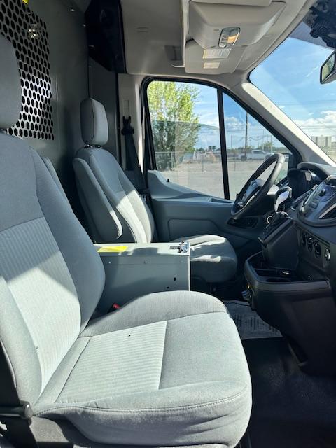 Ford Transit 250 Van Med. Roof w/Sliding Pass. 148-in. WB 2015