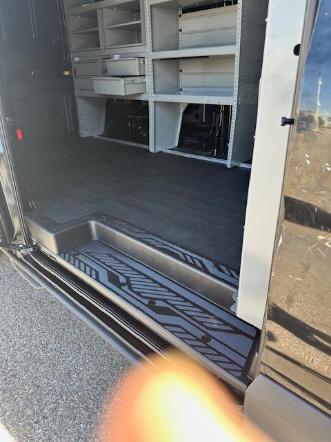 Ford Transit 250 Van Med. Roof w/Sliding Pass. 148-in. WB 2015