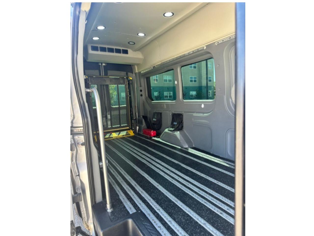 Ford Transit 350 Van High Roof w/Sliding Pass. 148-in. WB EL 2017