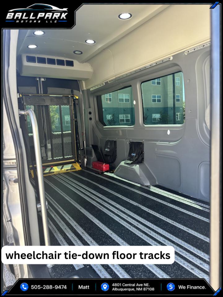 Ford Transit 350 Van High Roof w/Sliding Pass. 148-in. WB EL 2017
