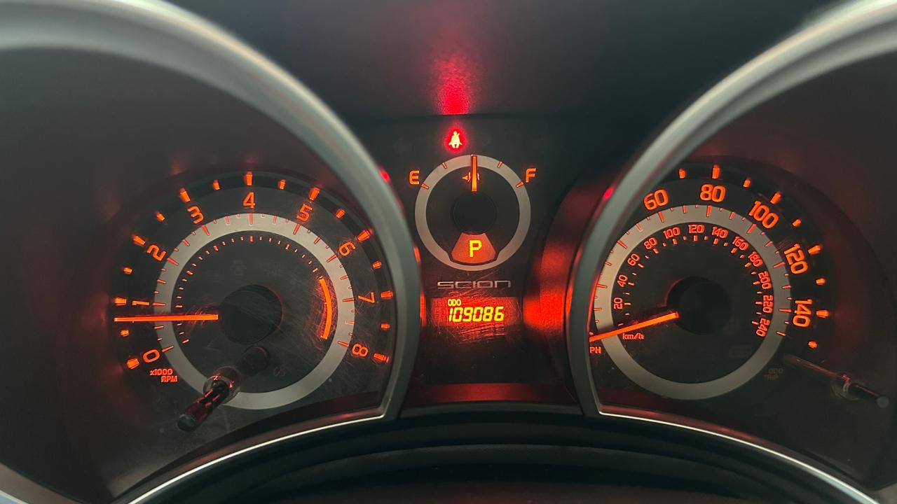 Scion tC Sports Coupe 6-Spd AT 2015