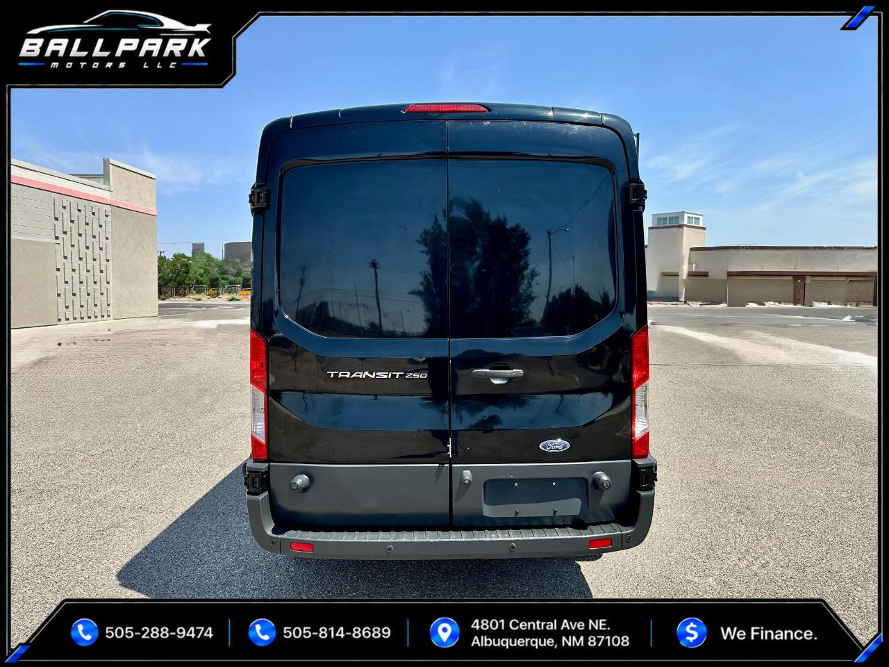 Ford Transit 250 Van Med. Roof w/Sliding Pass. 148-in. WB 2017
