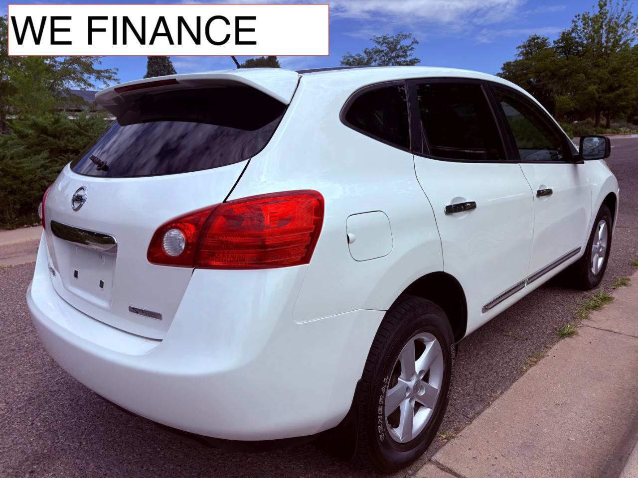 Nissan Rogue S FWD Krom Edition 2012