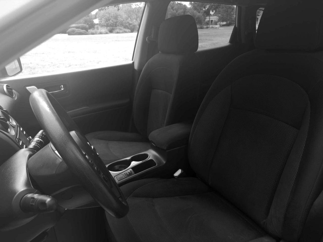Nissan Rogue S FWD Krom Edition 2012