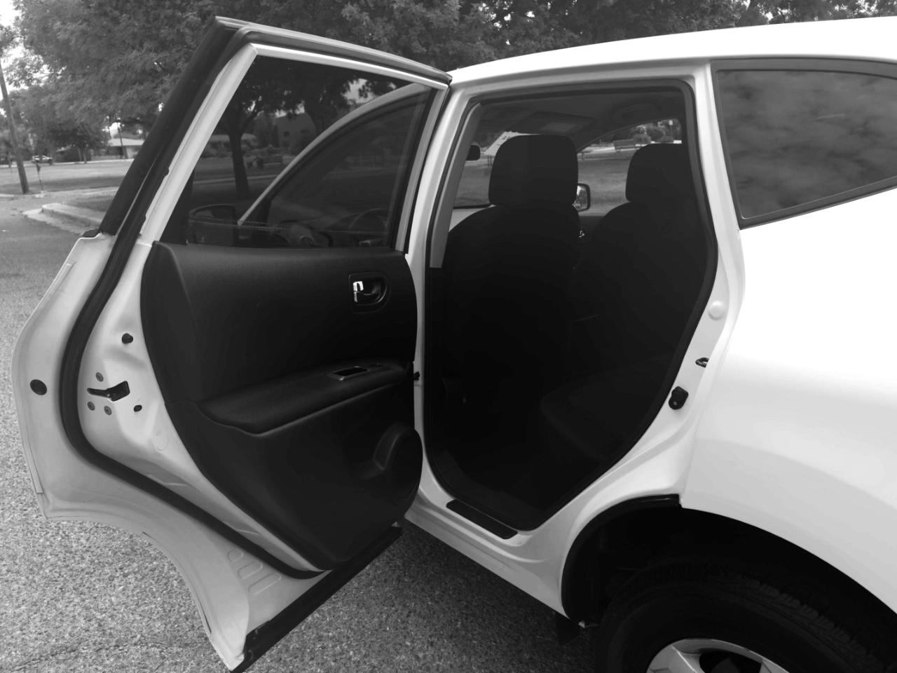 Nissan Rogue S FWD Krom Edition 2012
