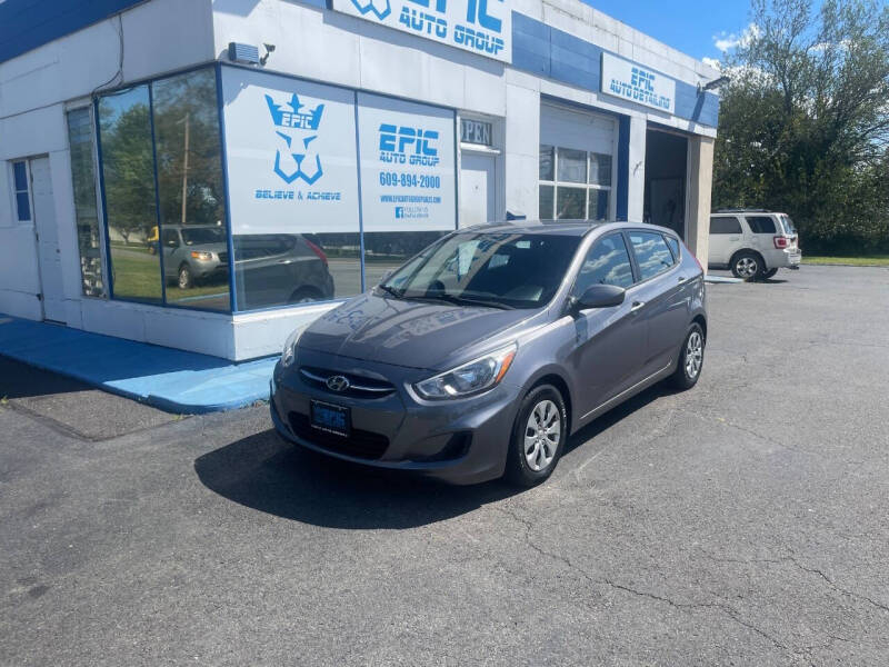 2016 Hyundai Accent SE 5-Door 6A