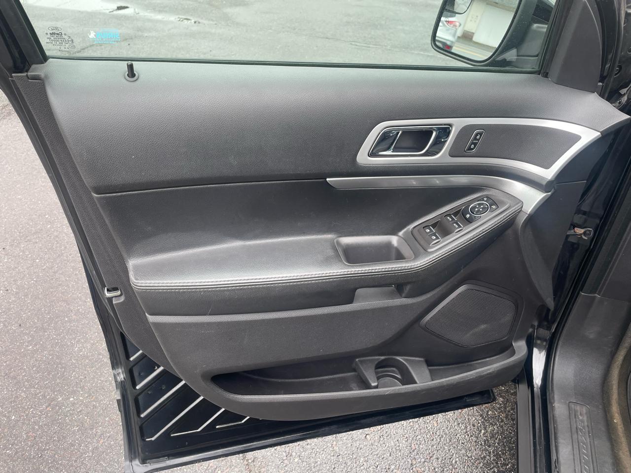 Ford Explorer 4WD 4dr V6 XLT 2015