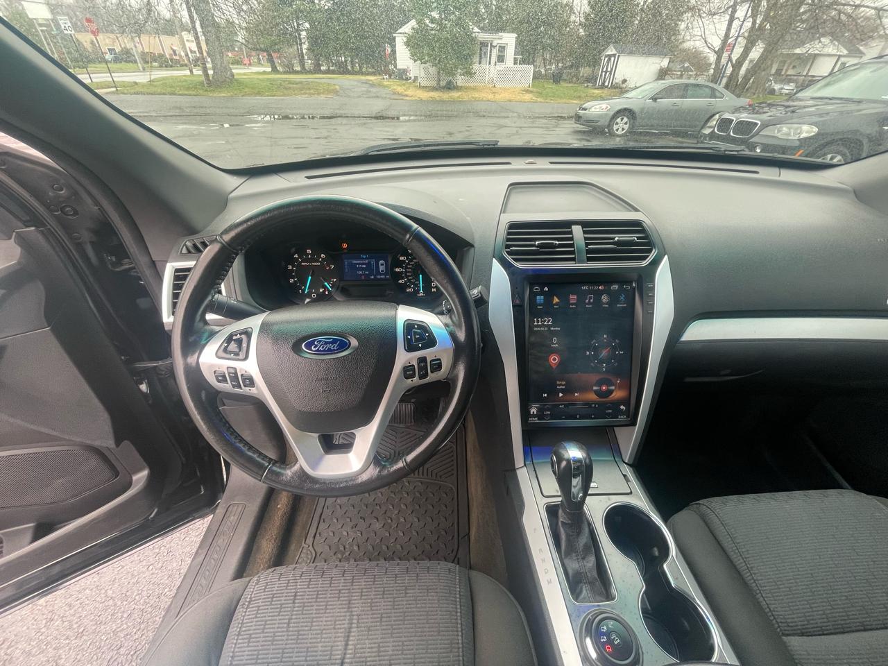 Ford Explorer 4WD 4dr V6 XLT 2015