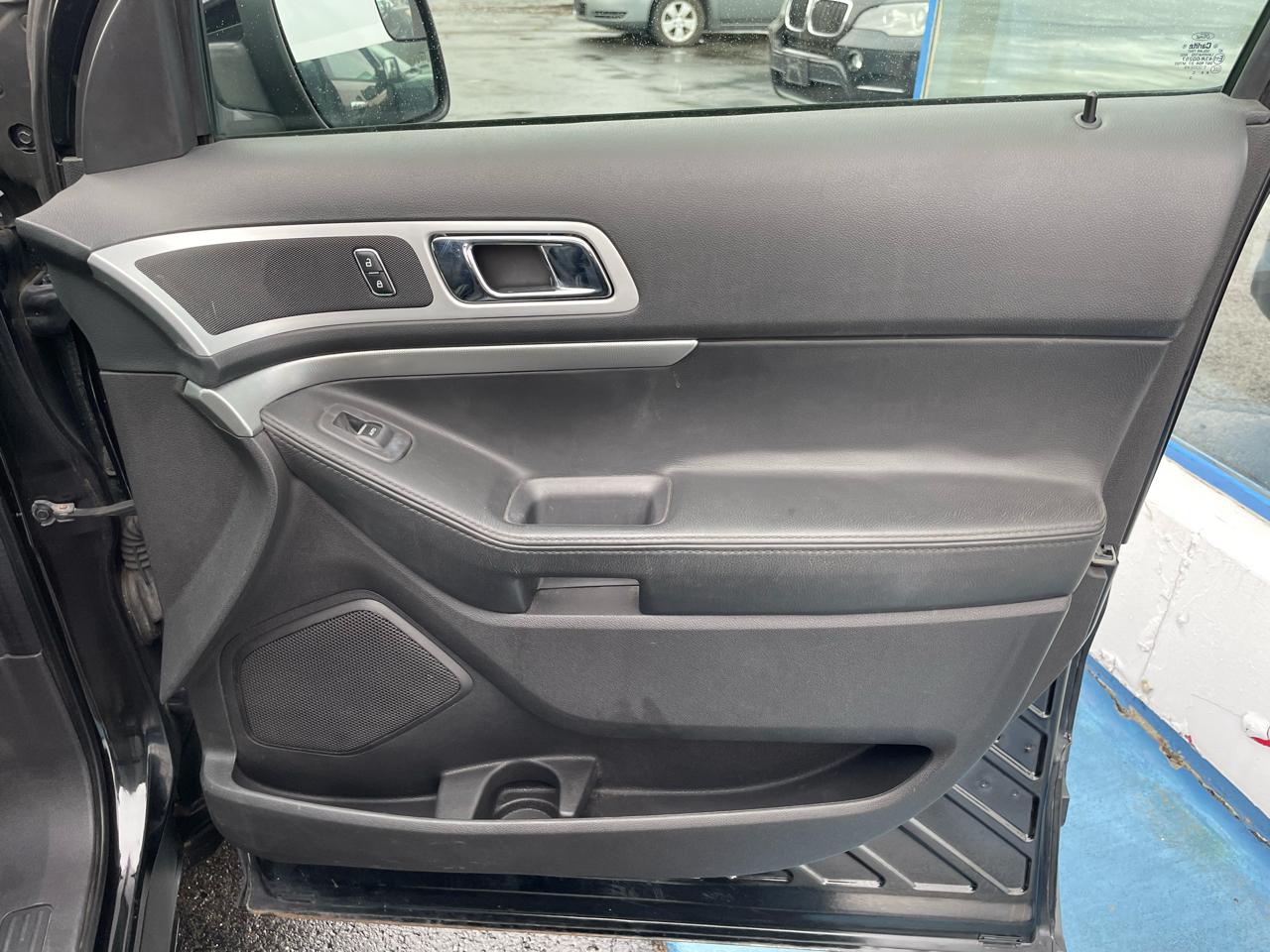 Ford Explorer 4WD 4dr V6 XLT 2015