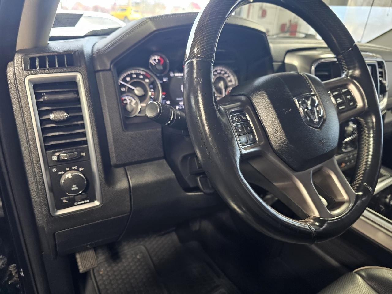 RAM 1500 4WD Crew Cab 149" Laramie Limited 2015