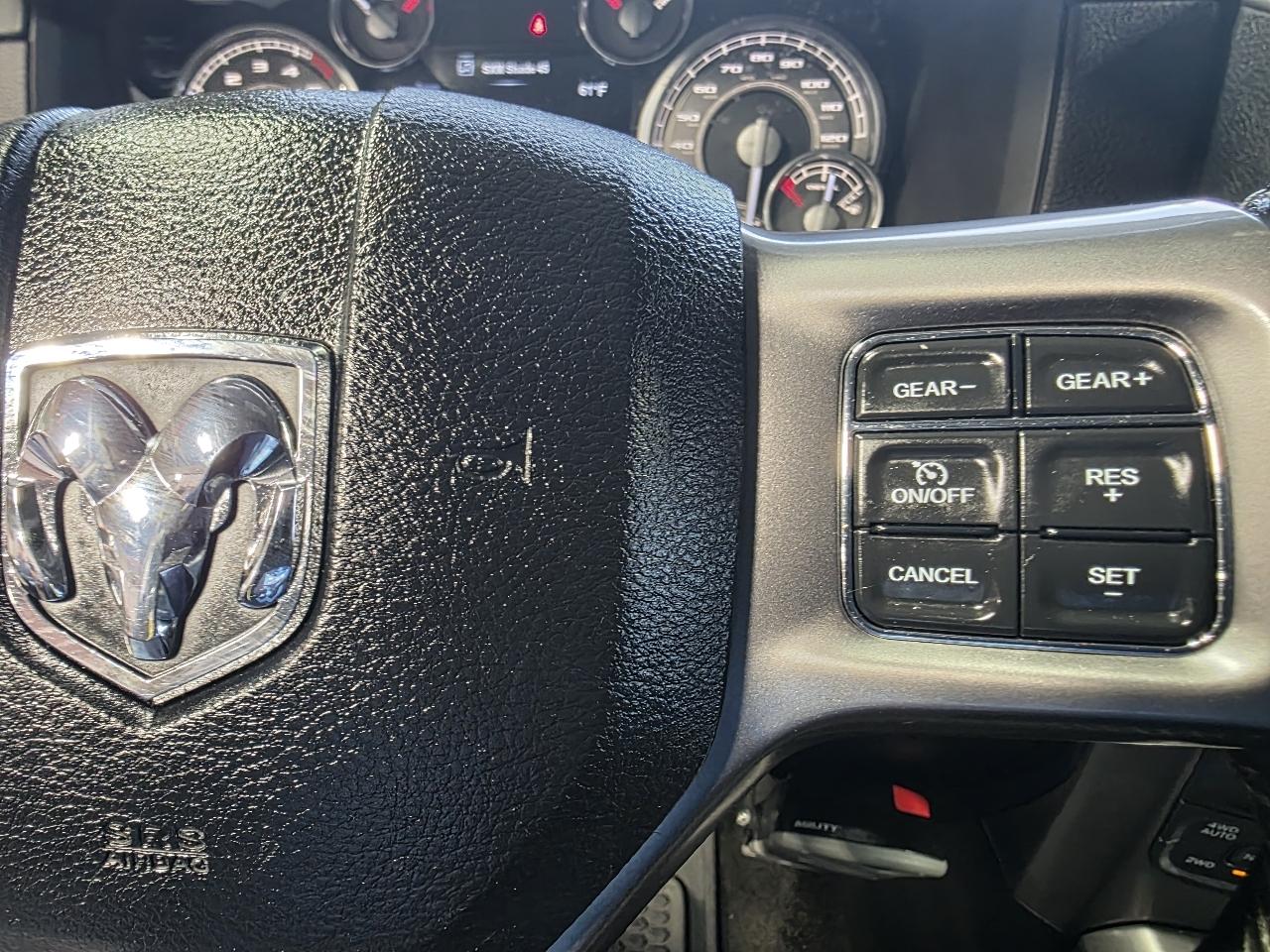 RAM 1500 4WD Crew Cab 149" Laramie Limited 2015