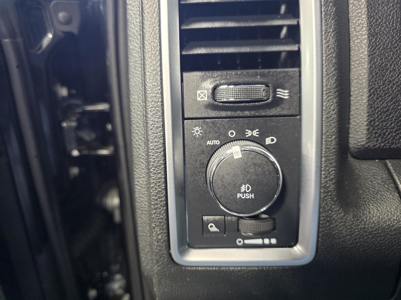 RAM 1500 4WD Crew Cab 149" Laramie Limited 2015