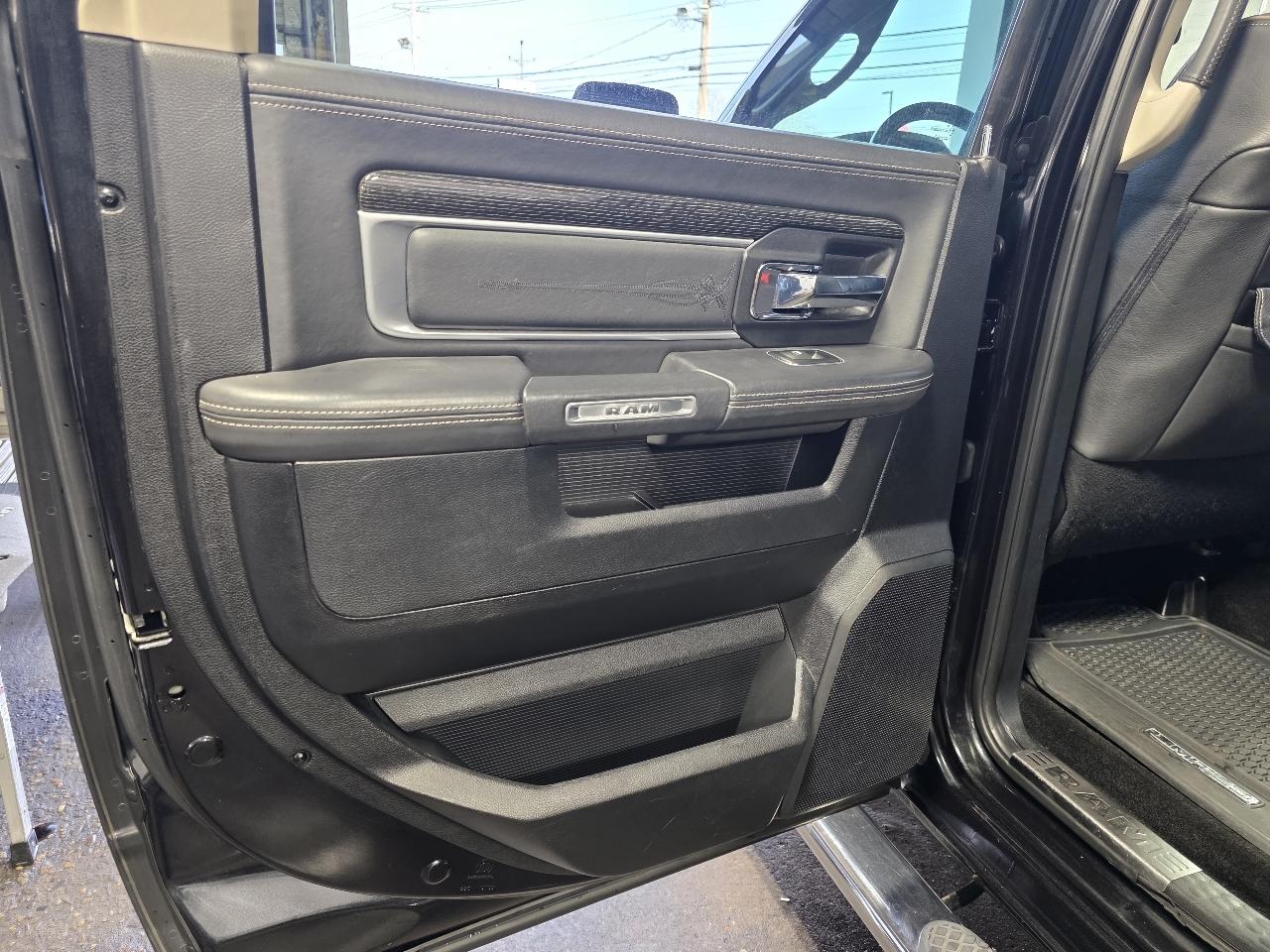 RAM 1500 4WD Crew Cab 149" Laramie Limited 2015